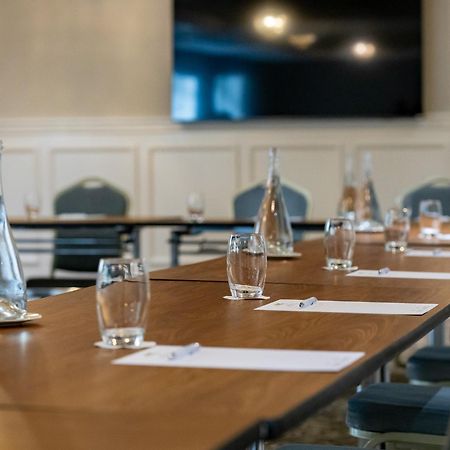 Court Yard Hotel Лейкслип Экстерьер фото