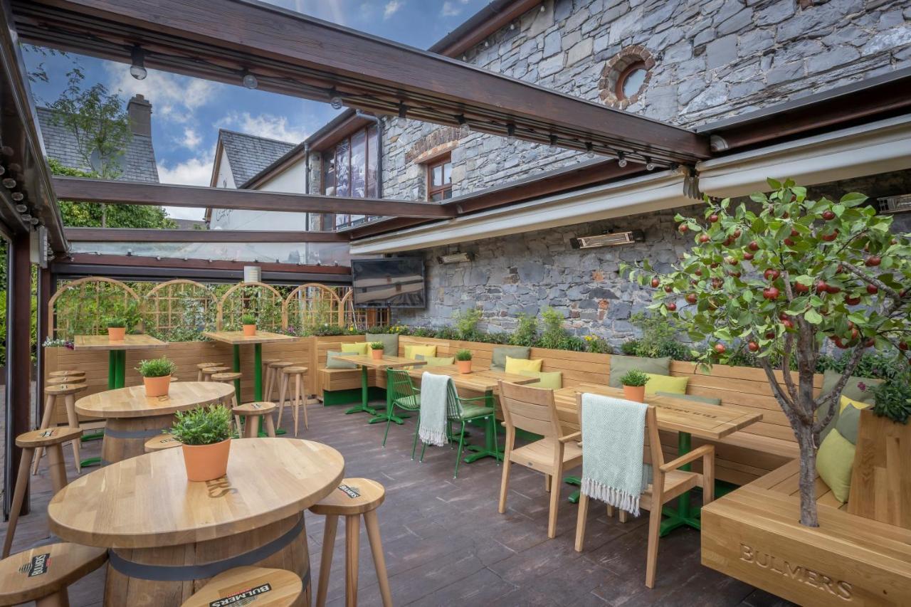 Court Yard Hotel Лейкслип Экстерьер фото
