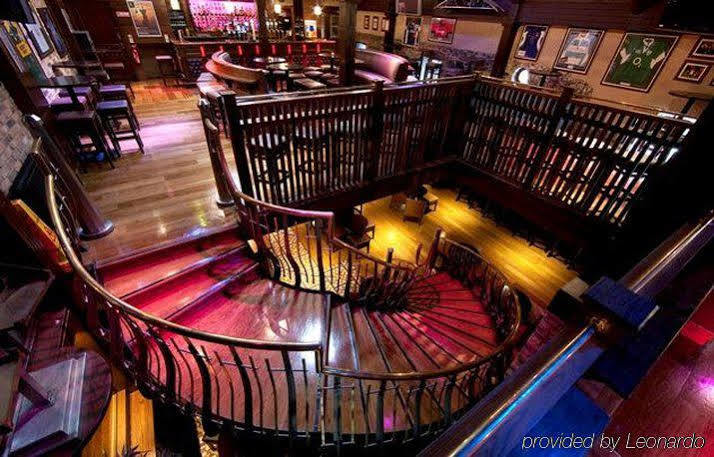 Court Yard Hotel Лейкслип Экстерьер фото